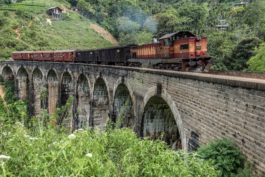 Ella Sri Lanka – Scenic Train Journeys, Hikes & Hidden Gems in the Hill Country