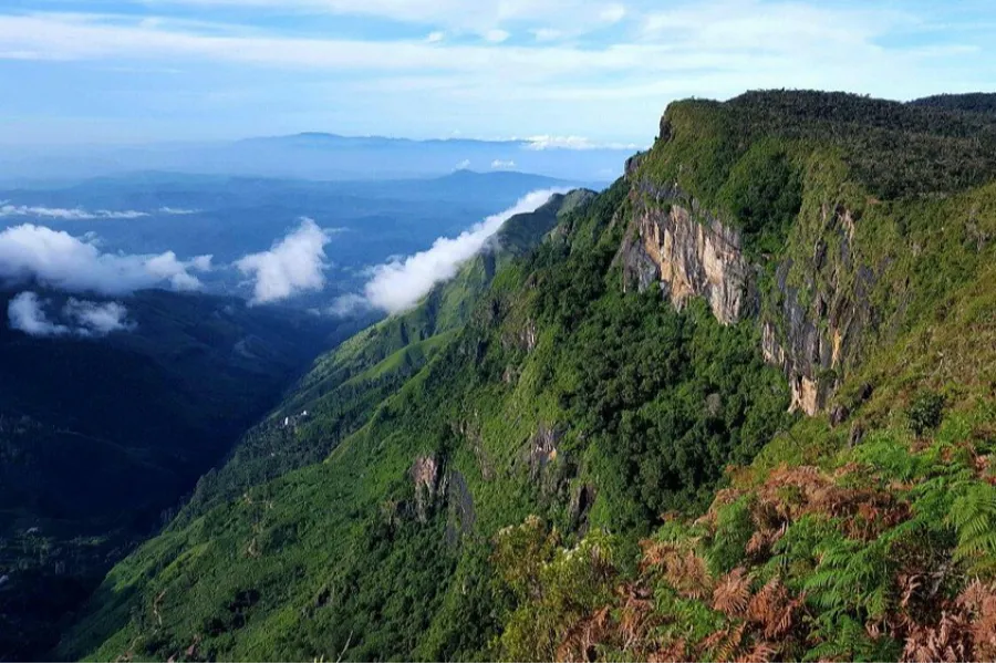 Horton Plains National Park – Hike to World’s End in Sri Lanka’s Highlands