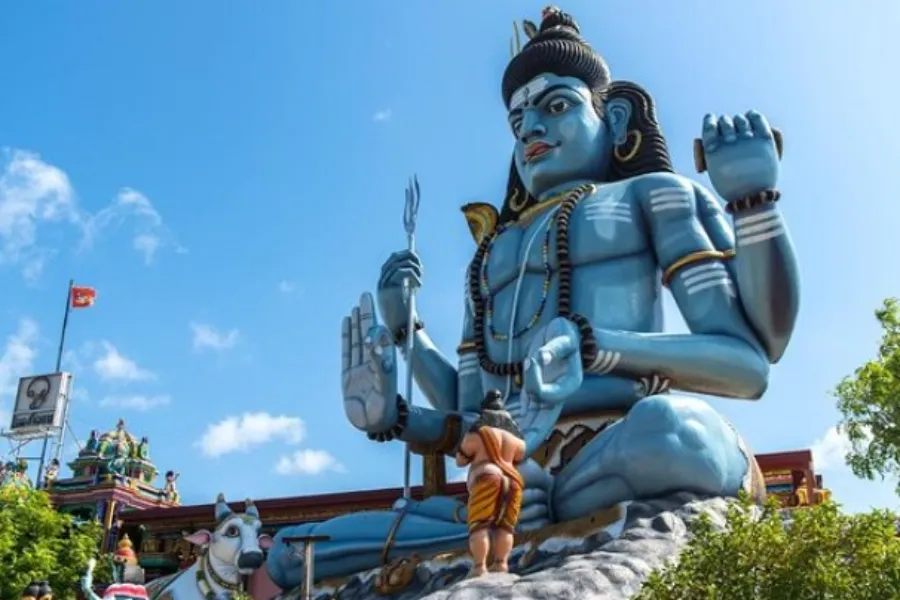 Koneswaram Temple – Explore Trincomalee’s Iconic Cliffside Hindu Shrine