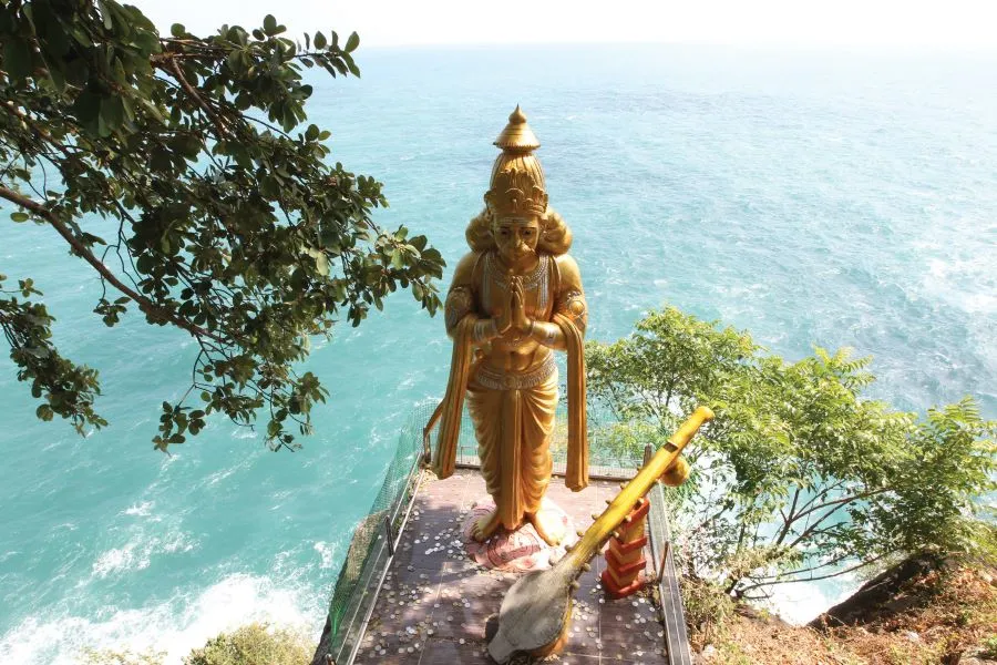 Koneswaram Temple – Explore Trincomalee’s Iconic Cliffside Hindu Shrine