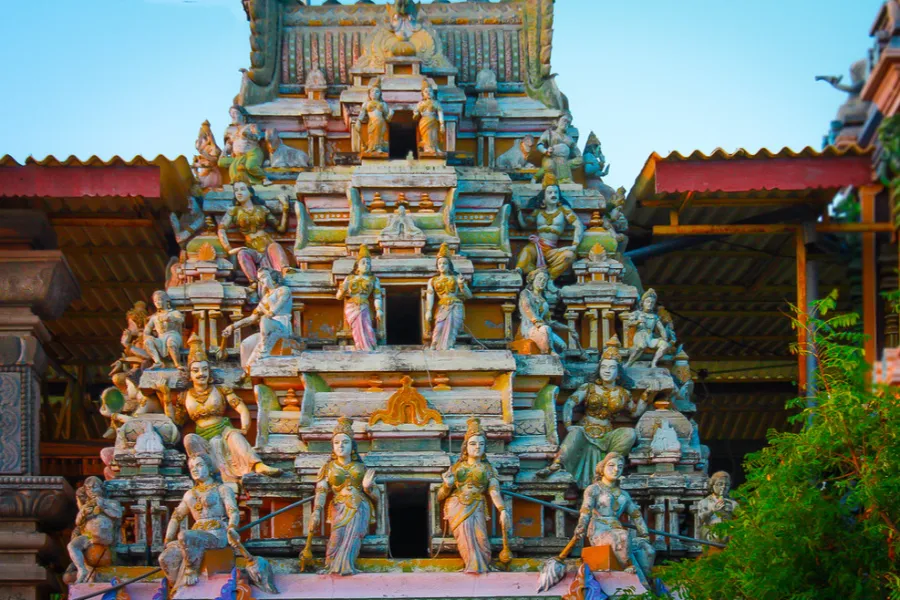 Koneswaram Temple – Explore Trincomalee’s Iconic Cliffside Hindu Shrine