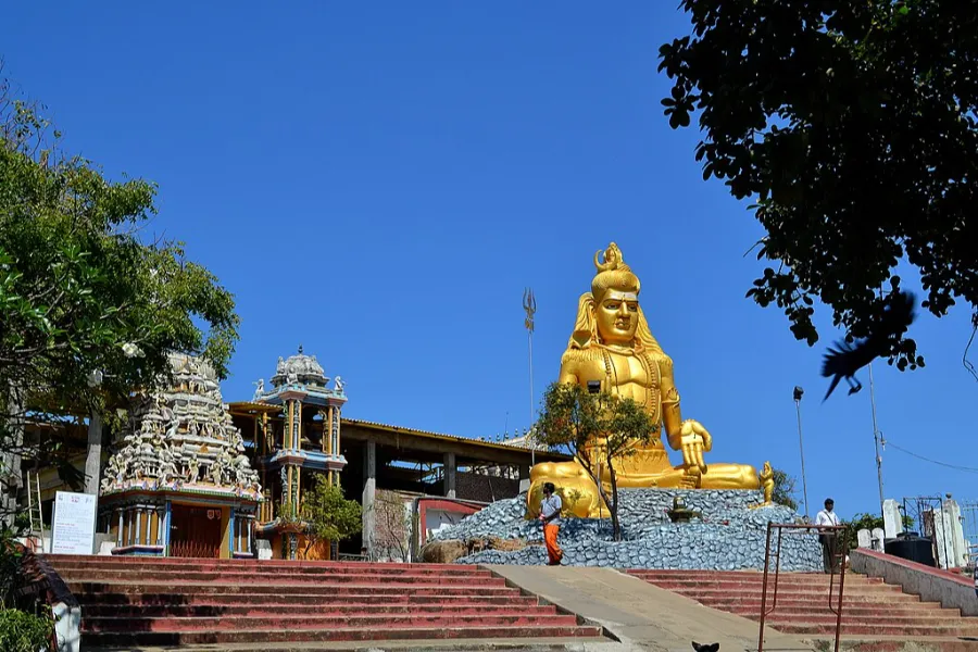Koneswaram Temple – Explore Trincomalee’s Iconic Cliffside Hindu Shrine