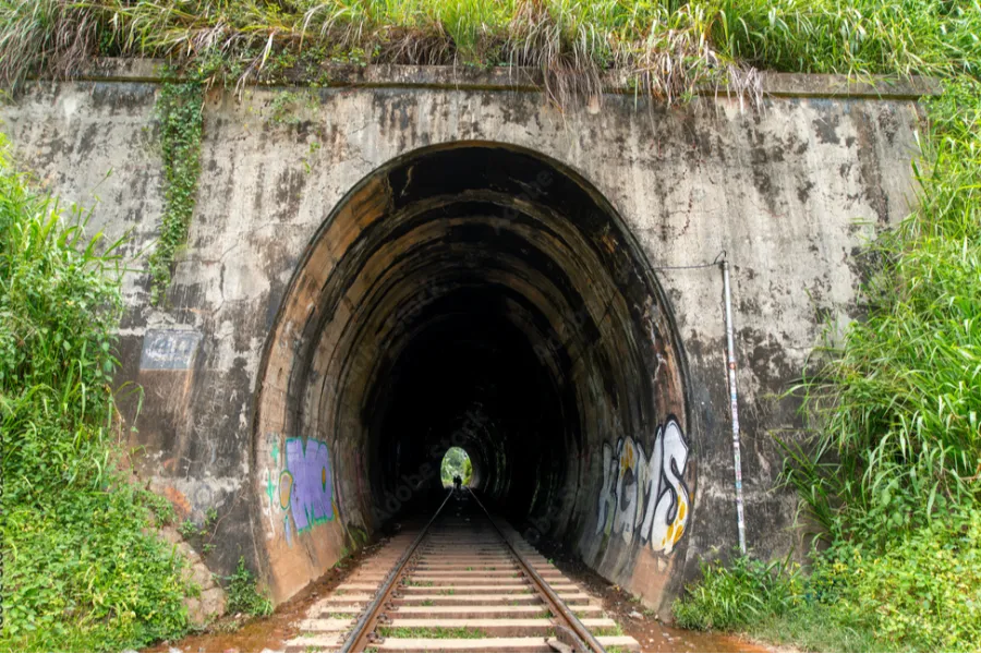 Nine Arch Bridge Ella – Iconic Colonial Railway Bridge in Sri Lanka