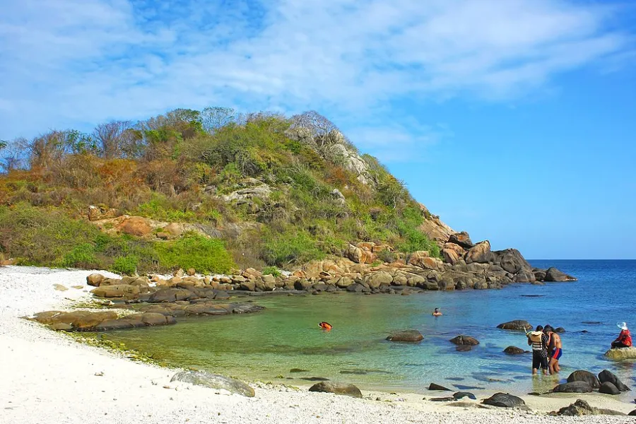 Pigeon Island National Park – Snorkeling with Sharks & Turtles in Sri Lanka