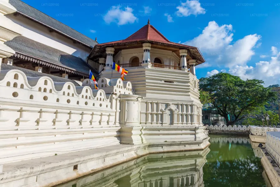 Temple of the Tooth Relic (Sri Dalada Maligawa) – Sacred Buddhist Site in Kandy