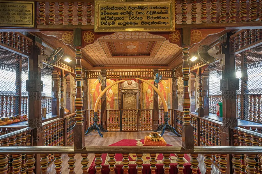 Temple of the Tooth Relic (Sri Dalada Maligawa) – Sacred Buddhist Site in Kandy