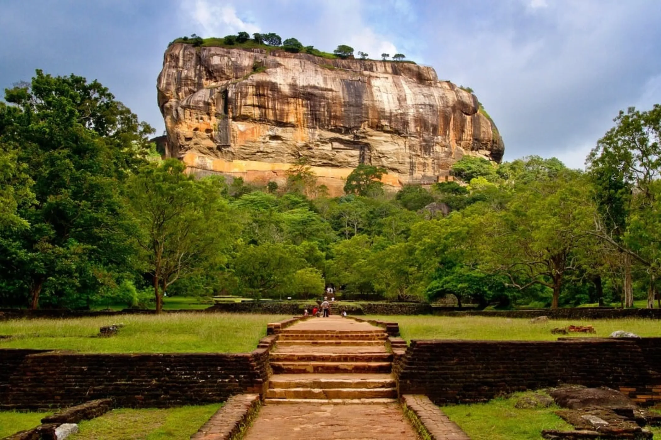 03 NIGHTS / 04 DAYS – CULTURAL TRIANGLE & HILL COUNTRY HIGHLIGHTS