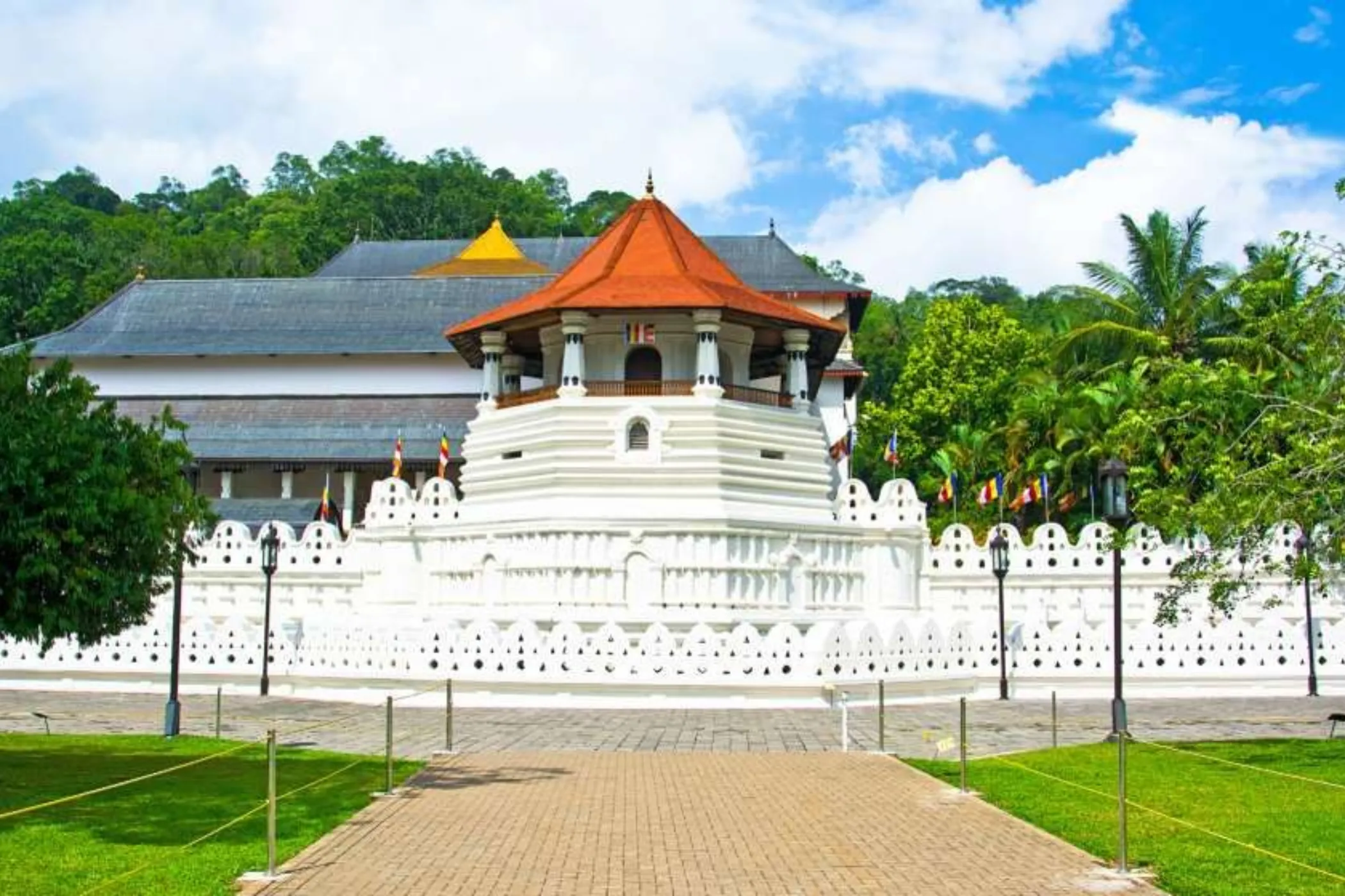 Serendib Sojourn: Sri Lanka's Best in 10 Days | Viathra Leisure