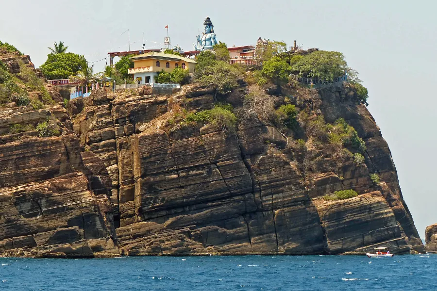Adventure, Coastal Currents & Ancient Echoes – 10 Day Sri Lanka Tour | Viathra Leisure