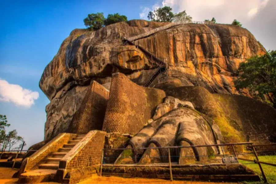 Adventure, Coastal Currents & Ancient Echoes – 10 Day Sri Lanka Tour | Viathra Leisure