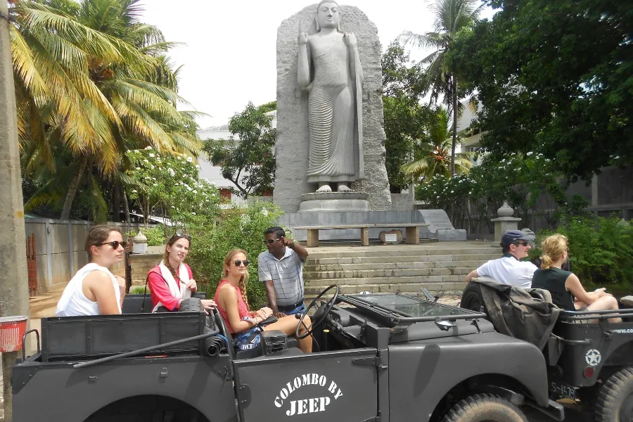 Colombo by Jeep – Full-Day City Tour | Viathra Leisure