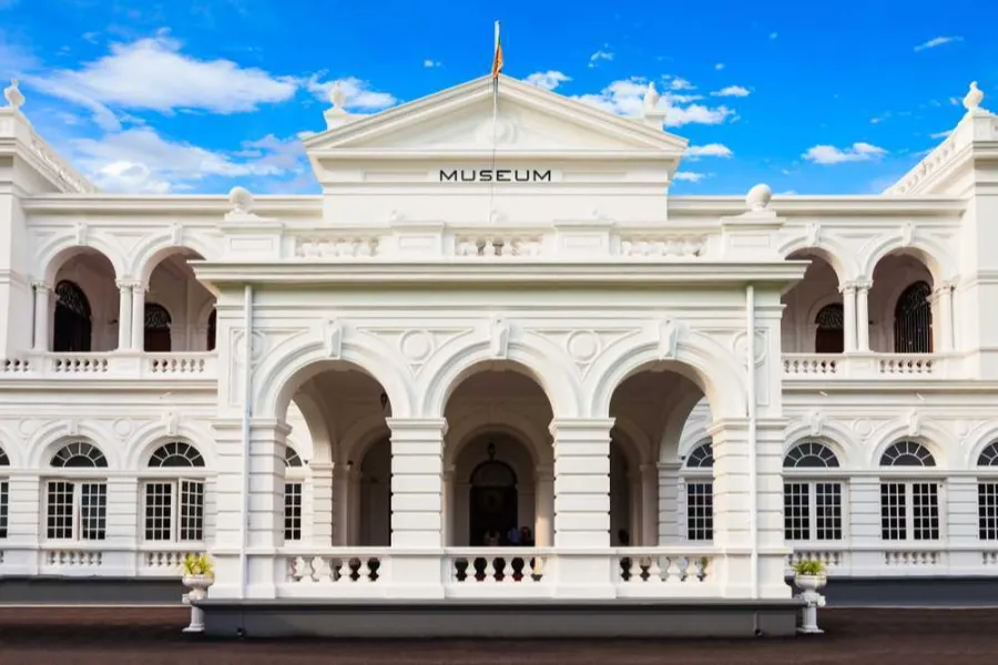 Colombo by Jeep – Full-Day City Tour | Viathra Leisure