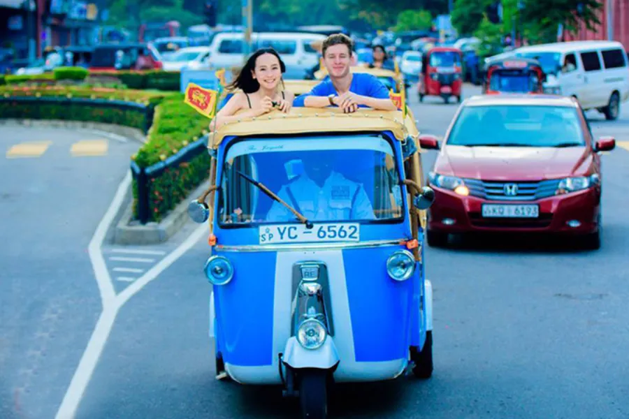 Colombo City Discovery by Tuk Tuk – Half-Day Urban Adventure