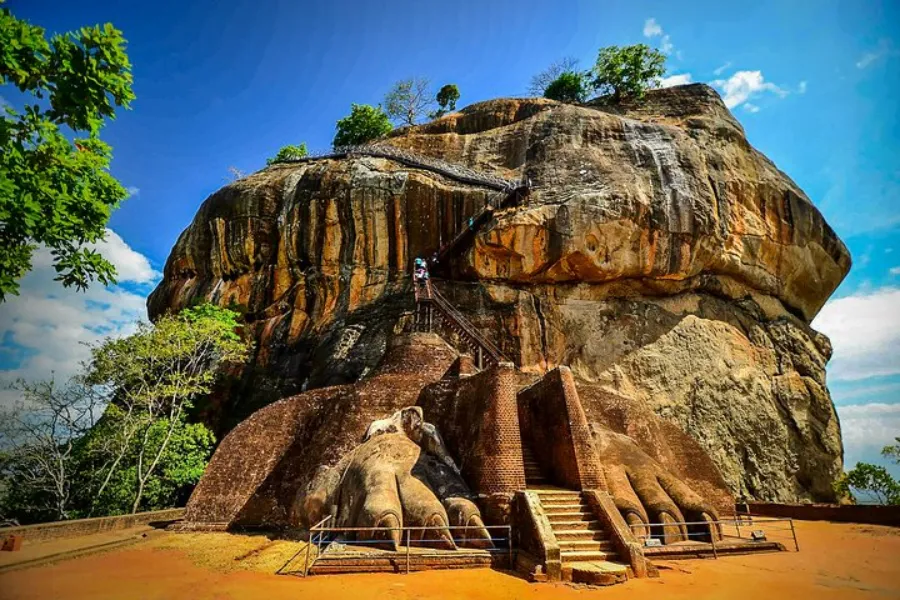 Sigiriya & Dambulla Day Tour from Colombo / Negombo / Bentota (All-Inclusive) | Viathra Leisure